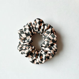 Black Wave Checkered Knit Scrunchie - A Roese Boutique