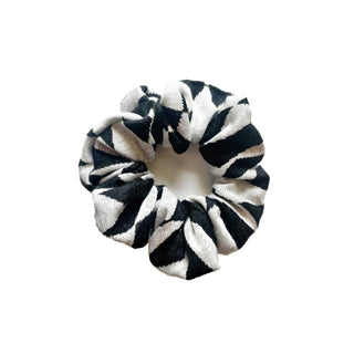 Waved Checkered Black Sweater Knit Scrunchie - A Roese Boutique
